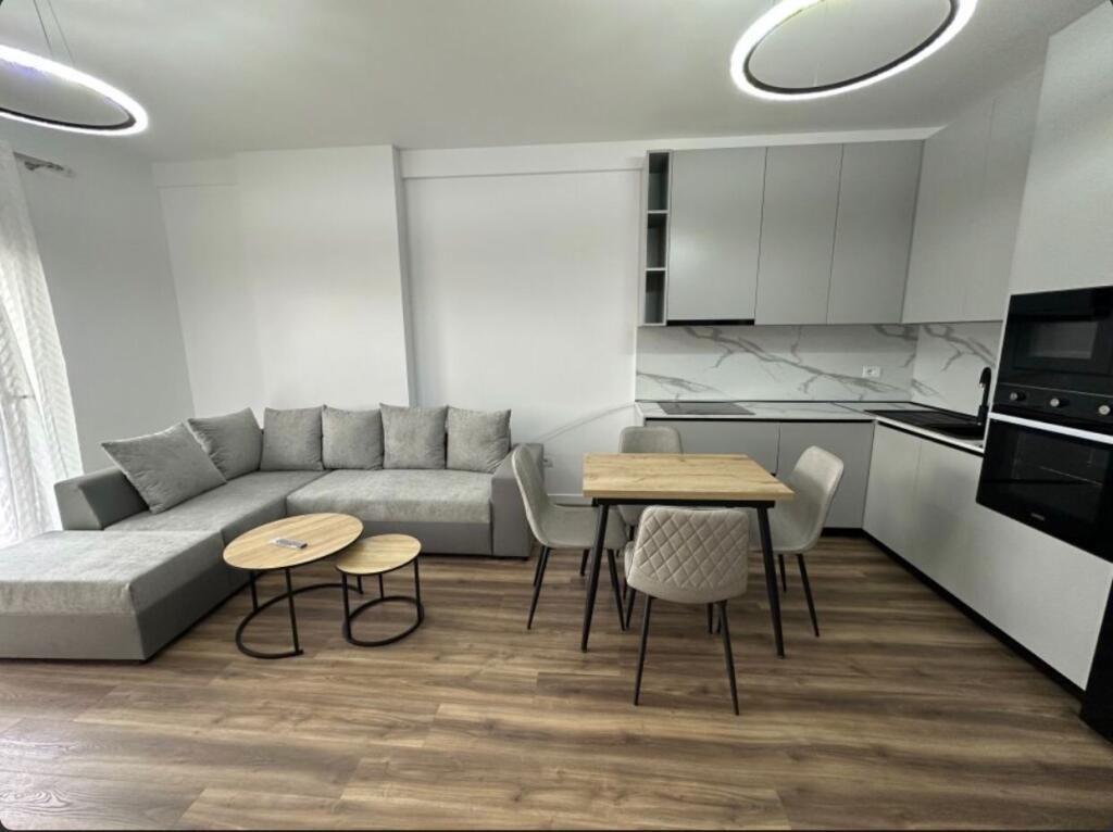 Tirane, apartment 2+1+Balcony for rent Floor 3, 95 m² 1,000 € (Qemal Stafa Street)
