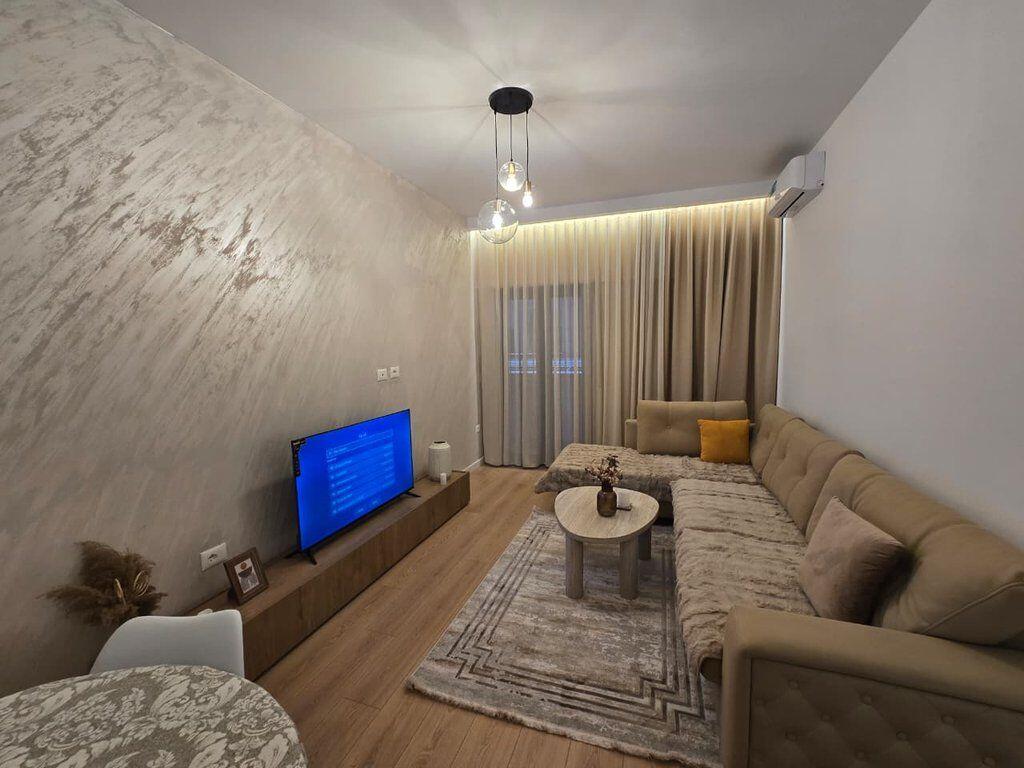 APARTAMENT MODERN PER QERA TEK GALERIA (ISH KINEMA 17-NENTORI)