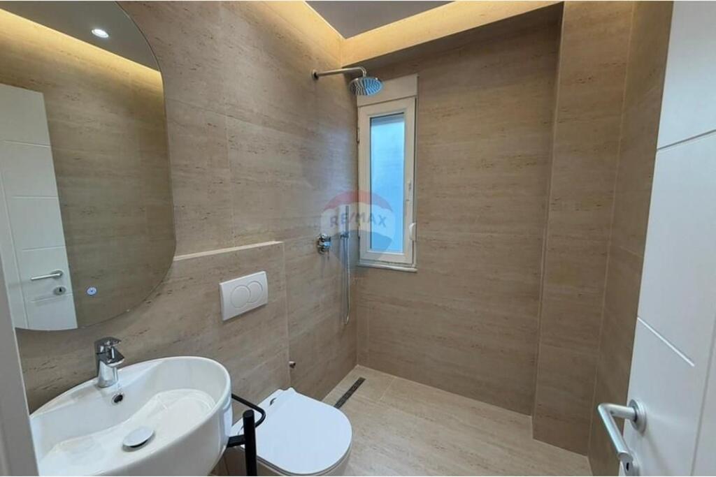 Shitet Apartament 2+1 me Verandë – Ish Ekspozita !