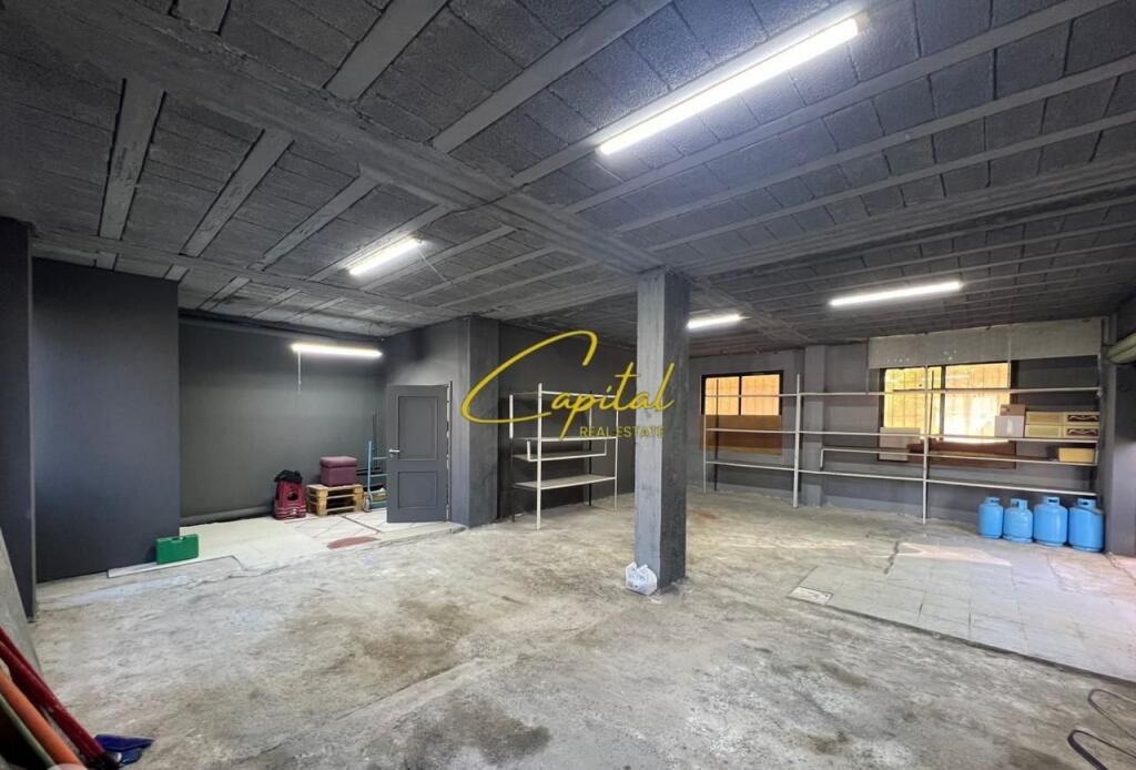 MAGAZINE ME QERA 120 M2 LAPRAKE 750 EURO