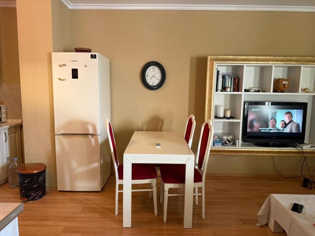 Jepet me qera apartament 1+1 në Yzberisht!
