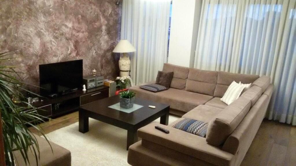 🏢Pak minuta larg Selvise,Kompleksi Halili jepet me qera apartament 2+1+2,i mobiluar.80,000Leke .    