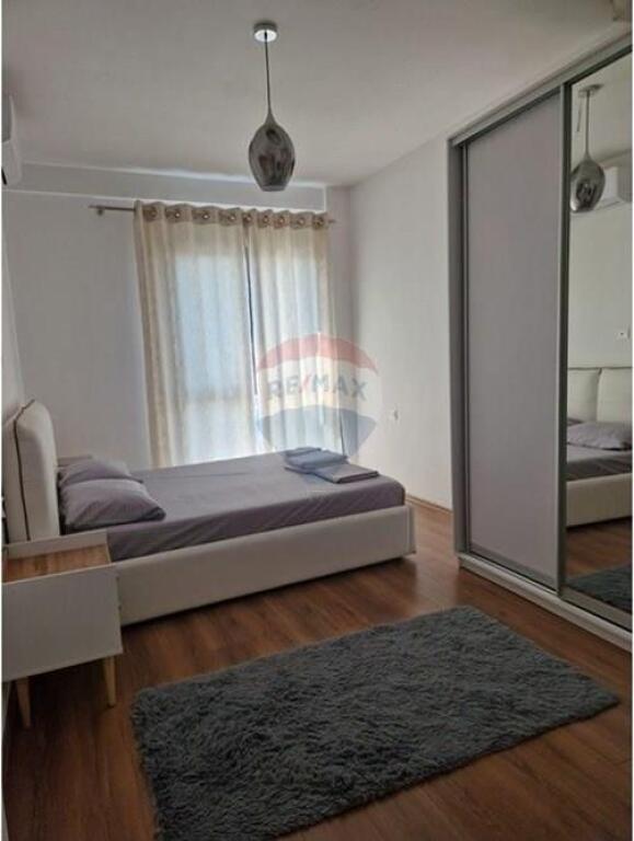 Jepet me Qira Apartament 1+1 te Farmacia 10