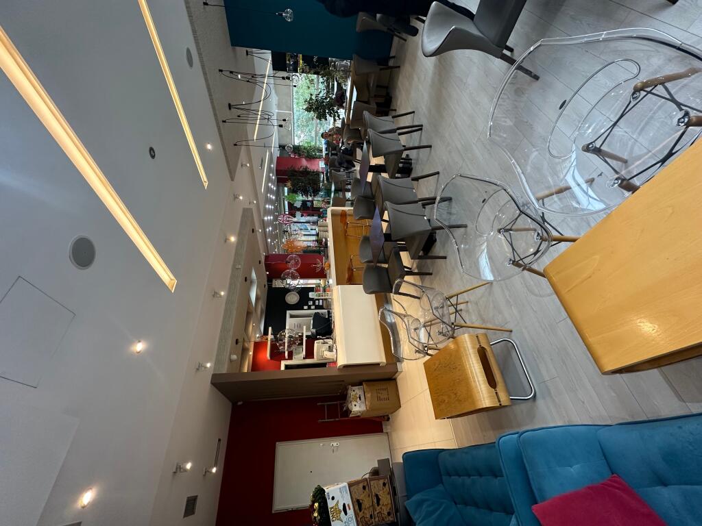 Ambjent biznesi me qera ne Yzberisht ne rruge kryesore