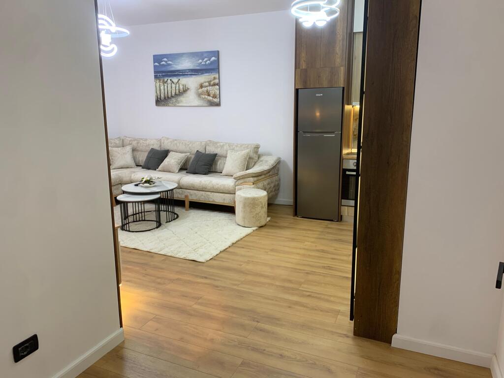 Apartament 2+1+2, Astir!