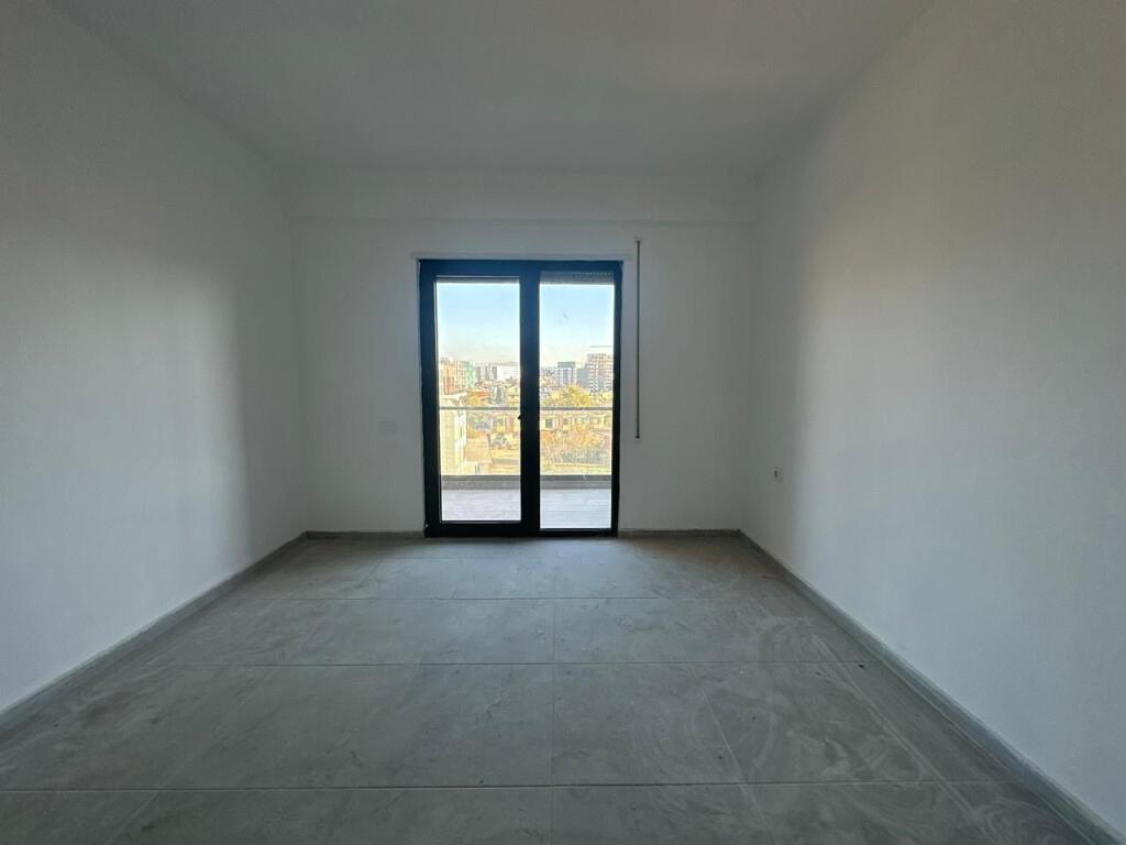 Shitet Apartament 3+1+2+2Blk Pane Eglo ne Astir