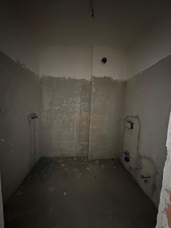 Shitet Apartament 1+1, Paskuqan