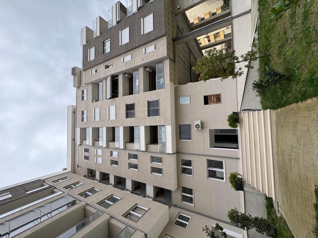 Shitet apartament 2+1