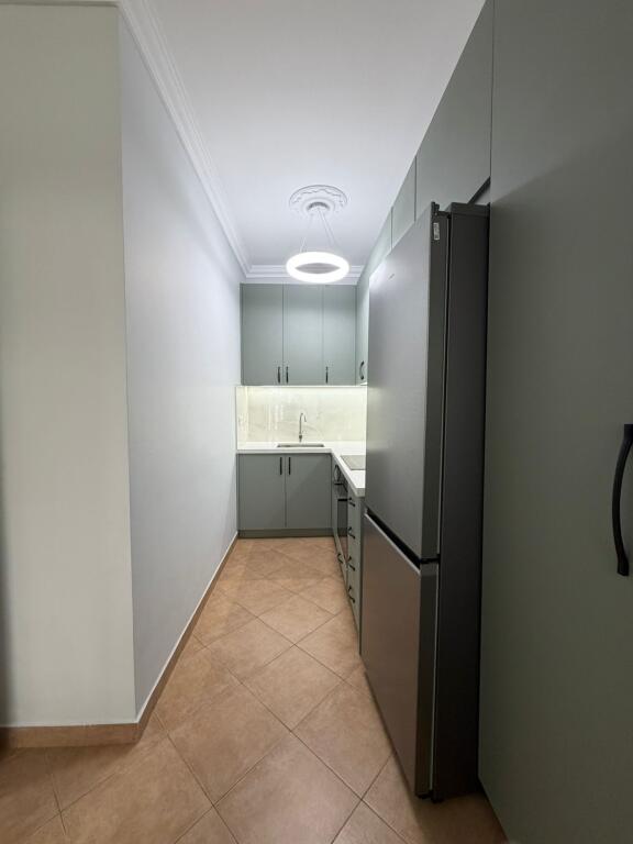 2+1,i mobiluar te him kolli ne myslym shyri,800 euro