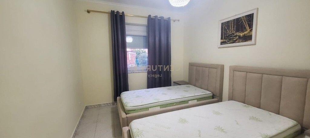 Jepet me Qera 2+1+Parkimi Rr.Fortuzit.