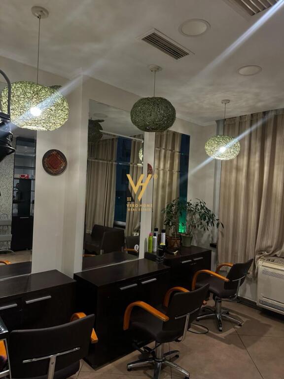 LOCALE PARRUCCHIERE 40 M2 IN AFFITTO IN VIA ELBASAN 400 EURO