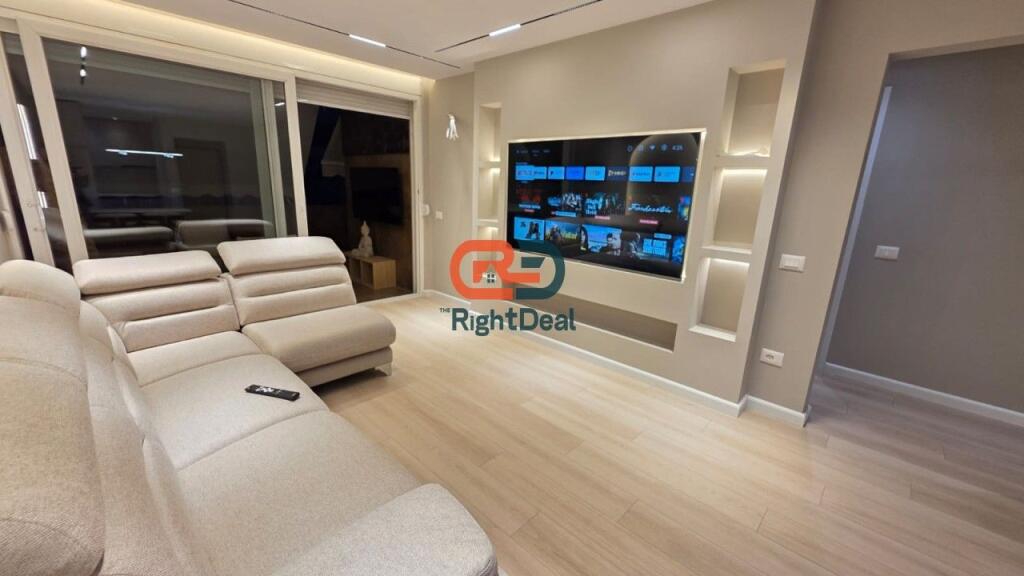 Tek Ish Ekspozita, Shitet Super Apartament 2+1+2+Verande, Totalisht E Investuar !!