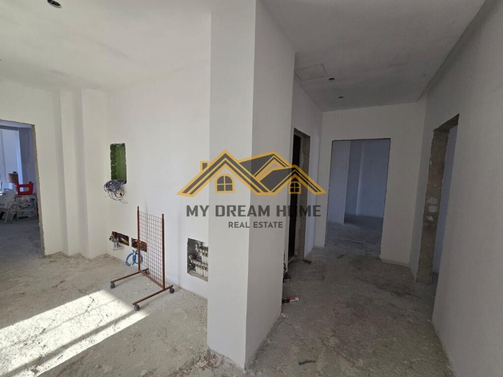 Apartament ne Shitje tek ish Rajoni i policis, Durrës !