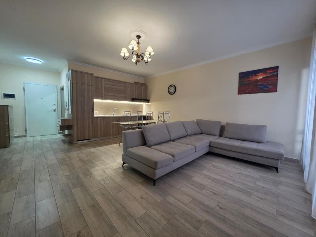 Jepet me Qera Apt 1+1 (+ Bllkn)  Super i Bollshem 70m2  (Fakulteti i Mjeksise - Shkolla e Bashkuar📍)  Pallat i Ri me Ashensor  50,000 leke / Muaj 🔥