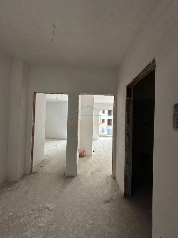 Shitet Apartament 1+1, Paskuqan