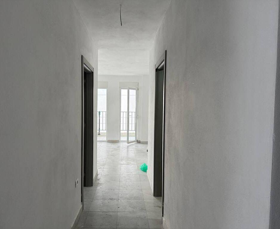 Jepet Me Qera Apartament 2+1+2 Per Banim ose Zyra tek 5 Maji