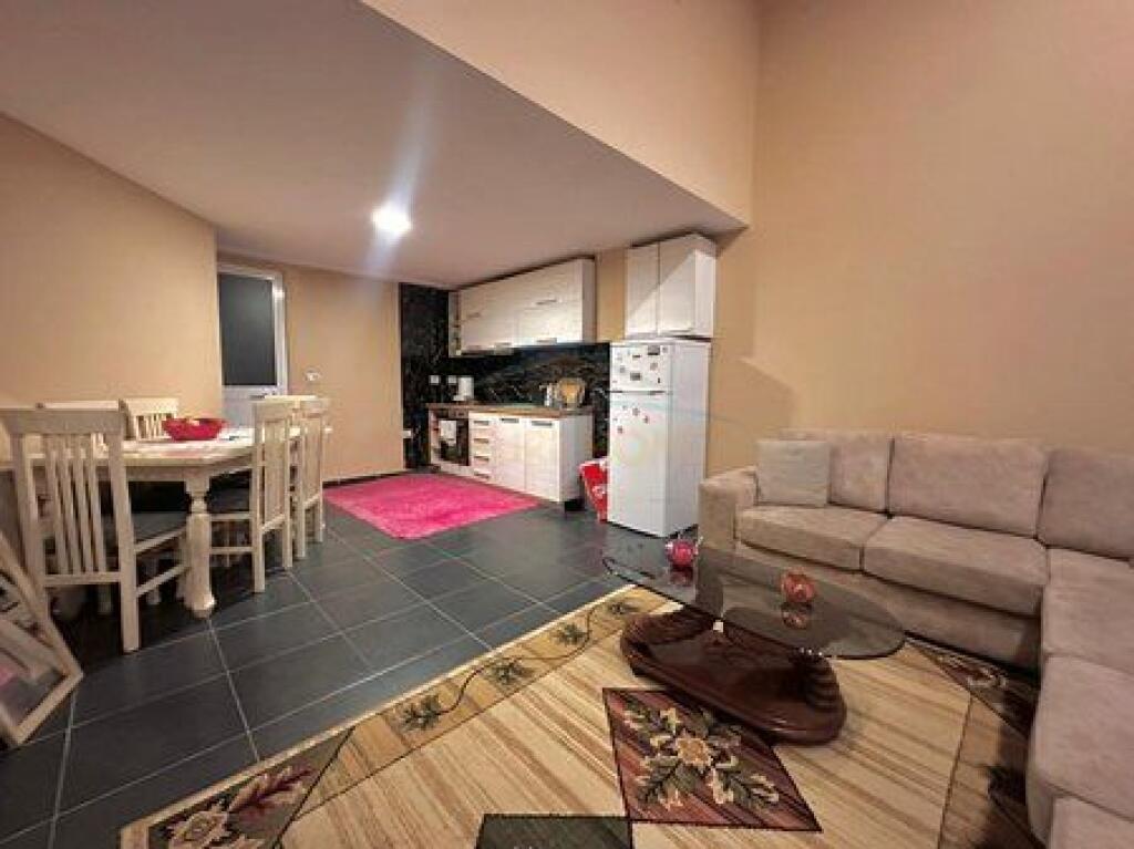 Shitet, Duplex, Liqeni i Thatë, Tiranë