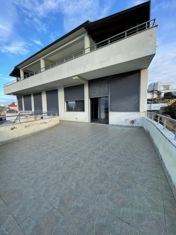 🏡 SHËTPI PRIVATE ME 2 DYQANE DHE 2 AMBIENTE NË SHITJE OSE ME QERA