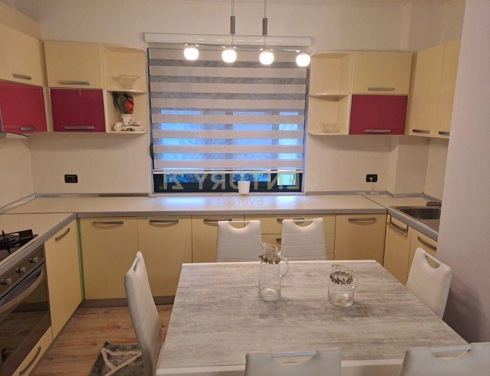 LIQUIDO SECCO, APPARTAMENTO 2+1+2 IN AFFITTO.