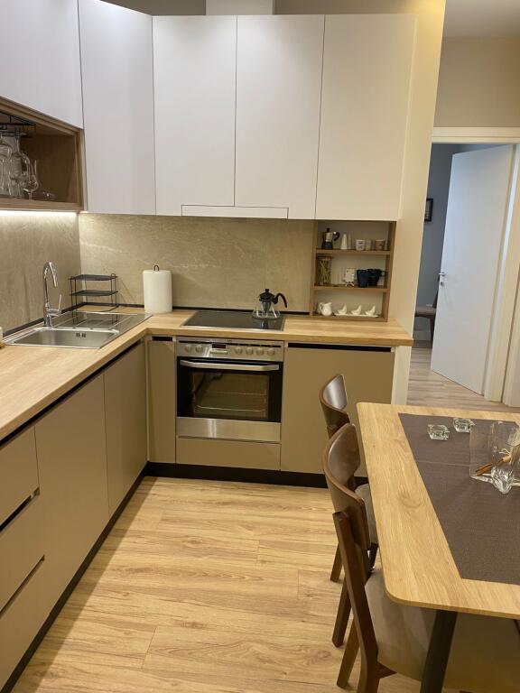 Jepet me qera apartament 2+1+1 ballkon 📍rruga "Irfan Tomini"