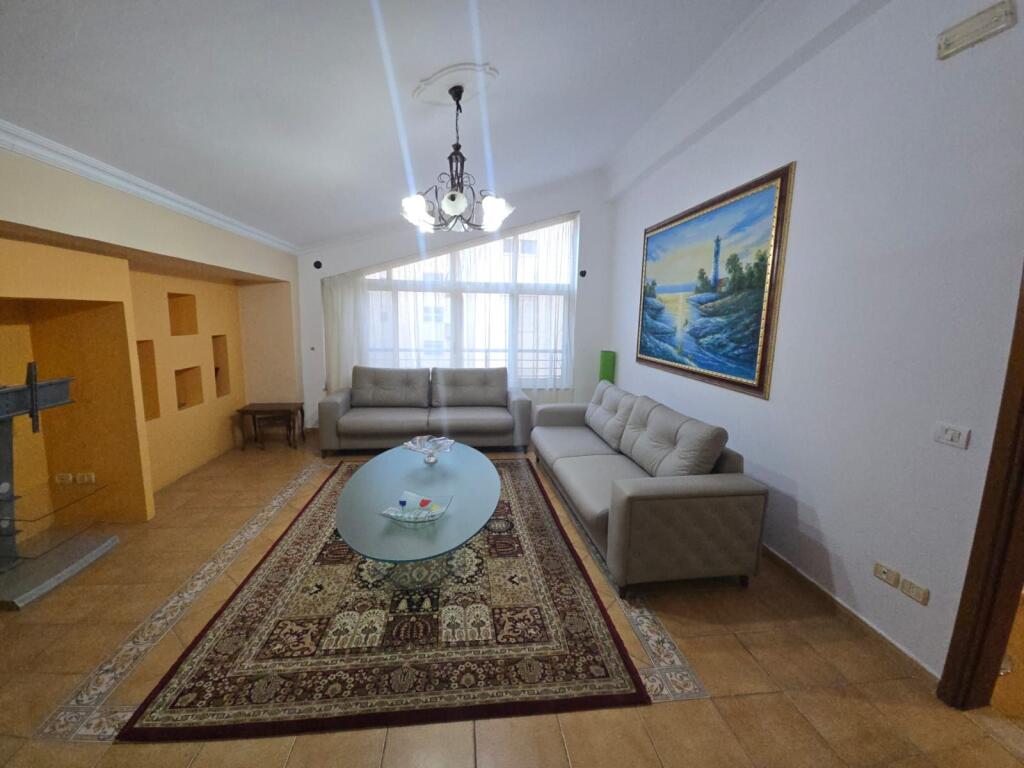 JEPET ME QERA APARTAMENT 2+1+2 TEK ISH FABRIKA E BUKES DURRES