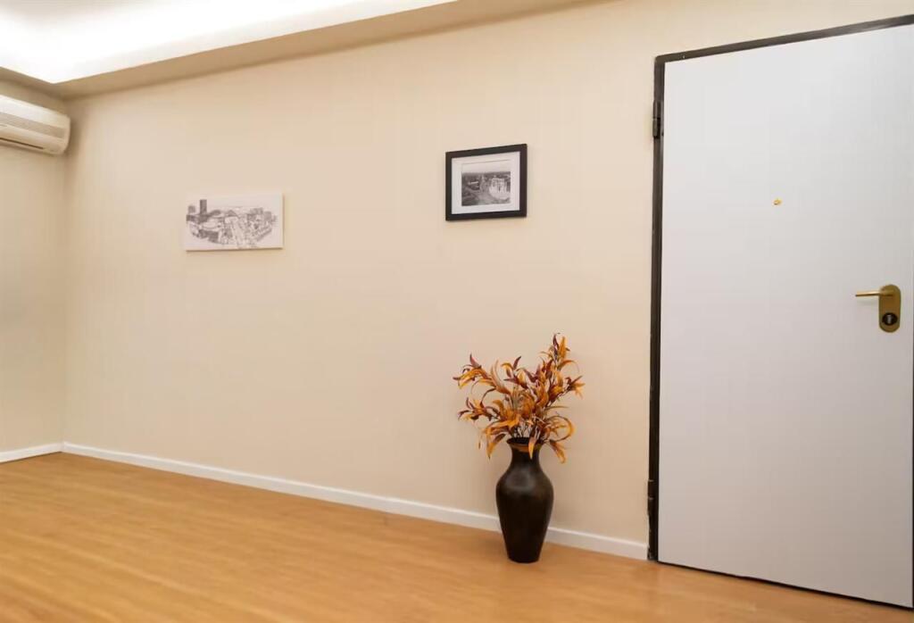 ZYRE ME QERA 25 M2 PAZARI I RI 480 EURO