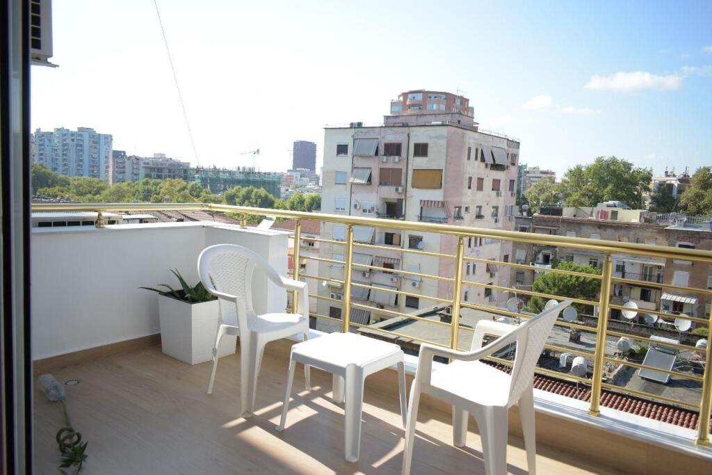 Apartament 1+1 ne bllok me qera 700€