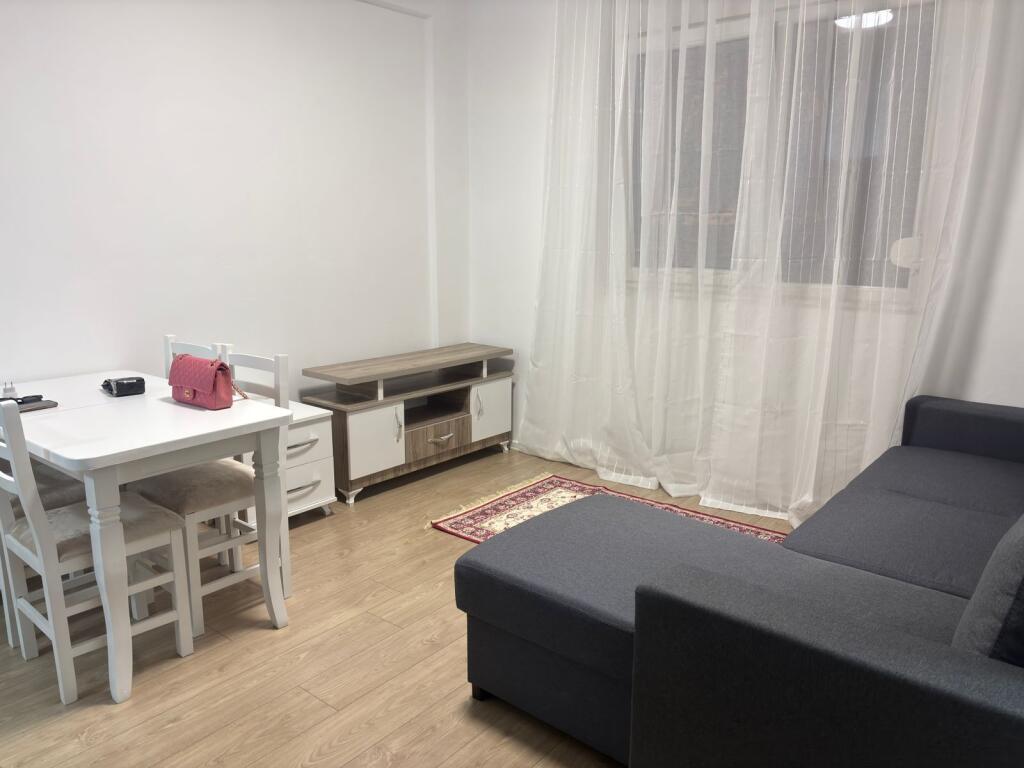 Qera, Apartament 1+1+ bllk, tek Liqeni i Thate, Pallatet FZ, 500 euro/muaj