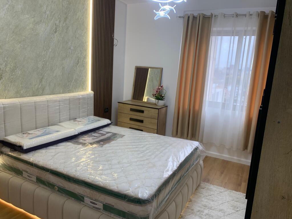 Apartament 2+1+2, Astir!