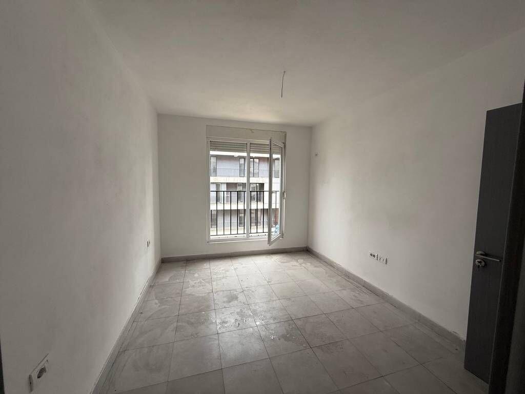 Jepet Me Qera Apartament 2+1+2 Per Banim ose Zyra tek 5 Maji