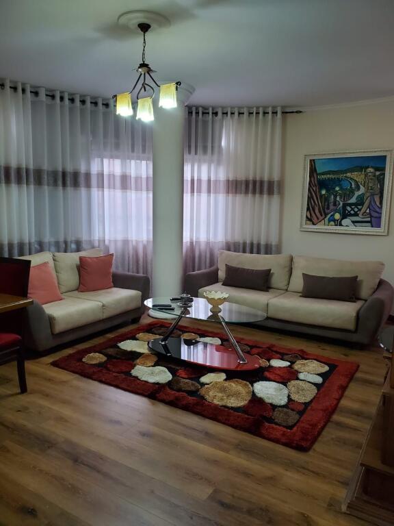 📌 Apartament me Qira – 2+1  Rruga Manol Konomi, Pazari i Ri