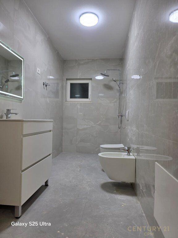 Apartament 2+1 per shitje ne Laprake, Pallatet Karavan