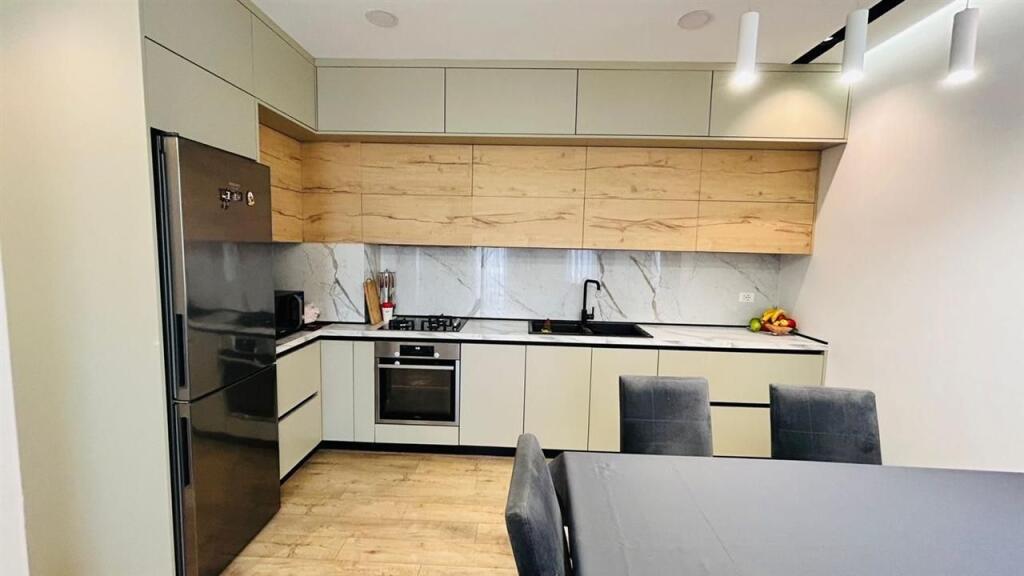 SHITET APARTAMENT 1+1 ZOGU I ZI 198.000 EURO