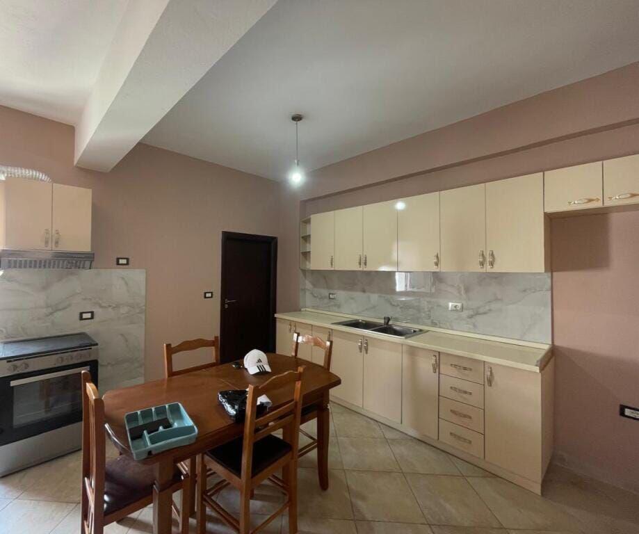 💥JEPET ME QIRA APARTAMENT 2+1+1 +PARKING TE NJE VILE 2 KATE. QERA 400 EURO 💥