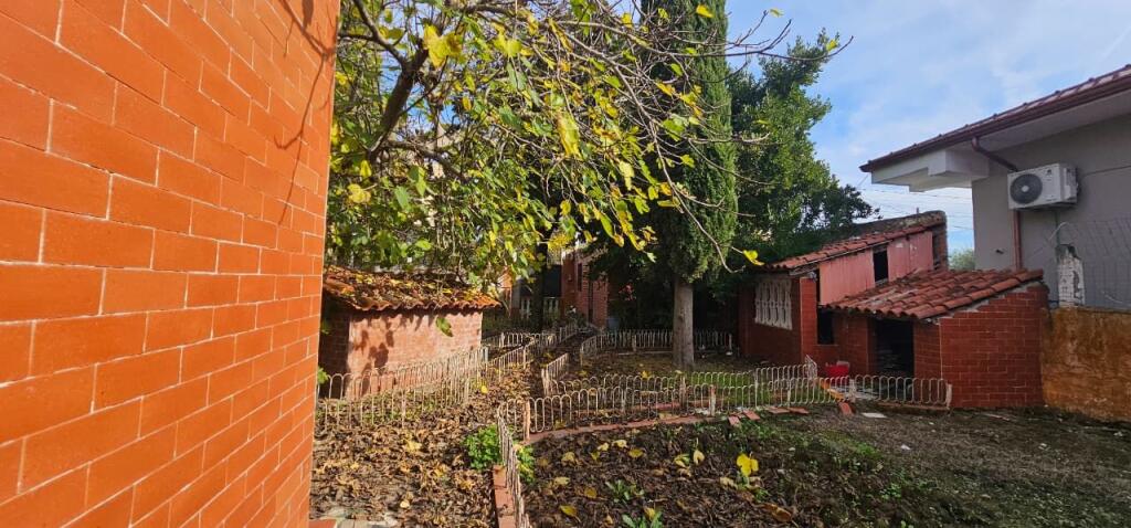 SHITET SHTËPI PRIVATE • 4 RRUGET SHIJAK