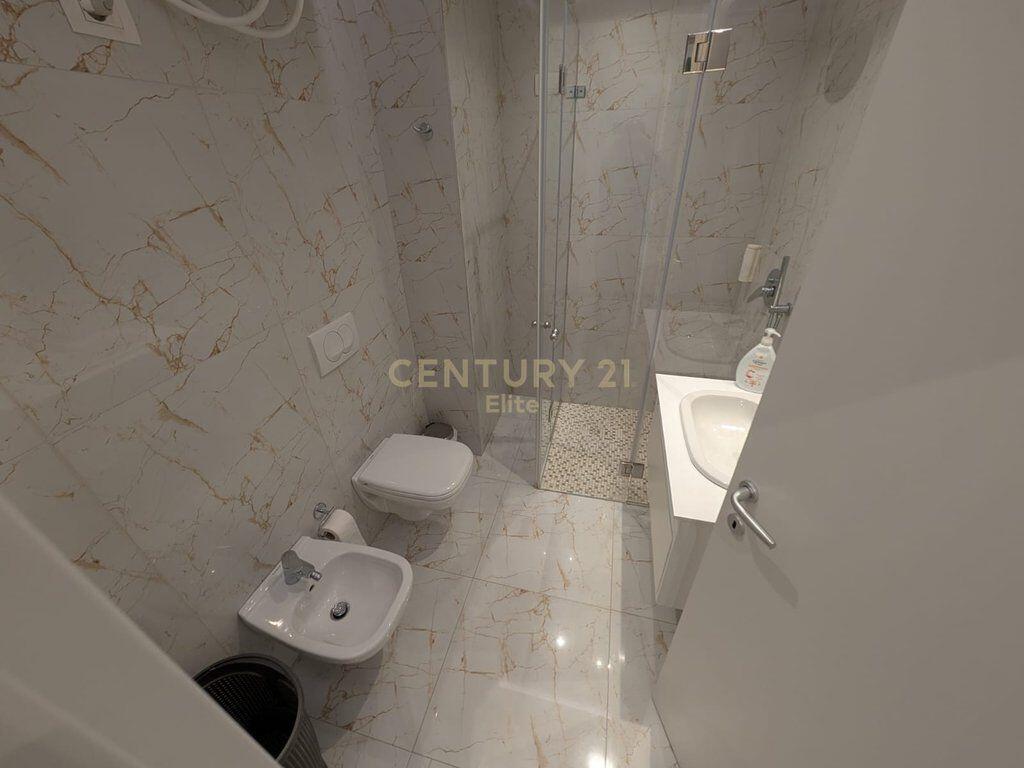 Shiten 3 apartamente 1+1 ne rrugen e Barrikadave!