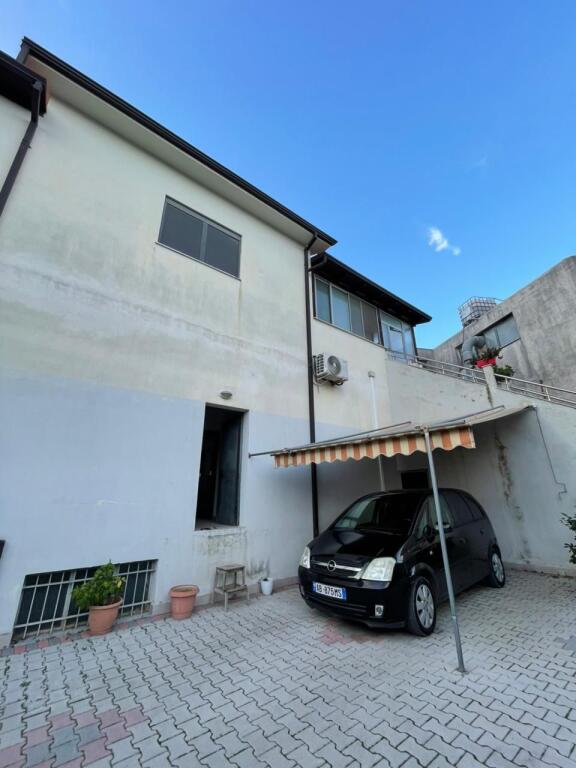 🏡 SHËTPI PRIVATE ME 2 DYQANE DHE 2 AMBIENTE NË SHITJE OSE ME QERA