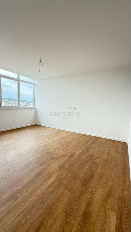 SHITET APARTAMENT 2+1+2 , PRANE UJESJELLESIT DURRES !