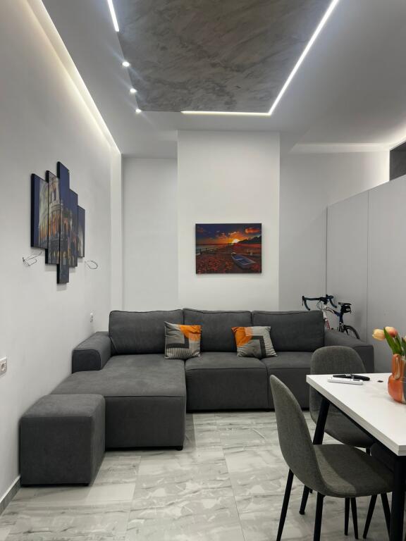 Apartament 1+1 me Qera Afatgjate, Skele Vlore - 2 min larg Lungomare