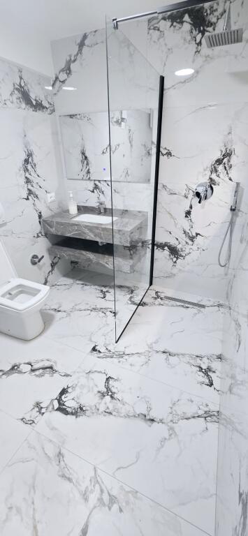 Apartament Me Qera 3+1 tek Bulevardi Zogu i Pare (ID B230129) Tirane​