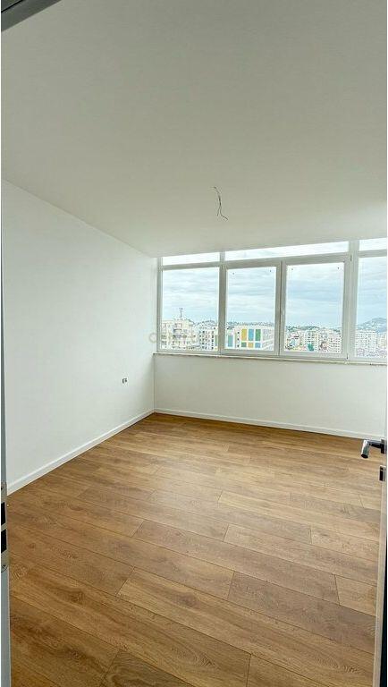 SHITET APARTAMENT 2+1+2 , PRANE UJESJELLESIT DURRES !