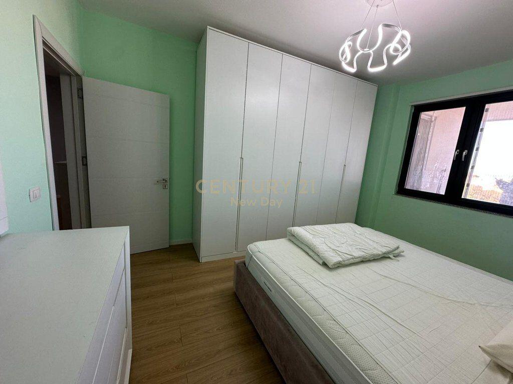 Shitet Apartament 1+1 Vollga