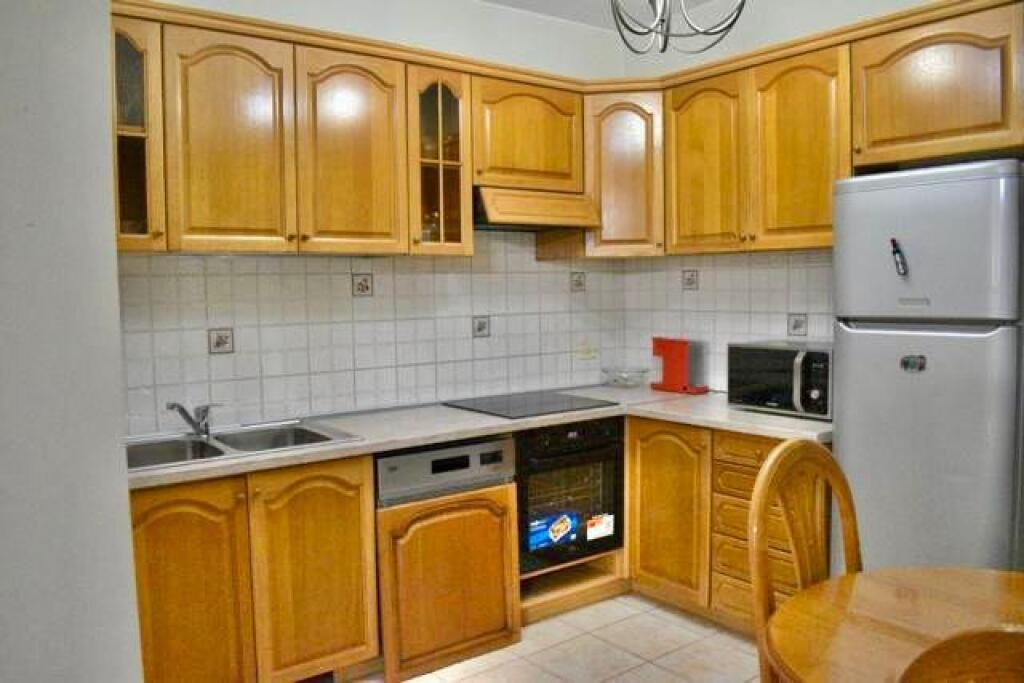 Apartament 2+1 me qera rruga Margarita Tutulani