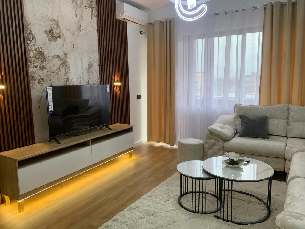 Apartament 2+1 ne Astir prane Artistit!