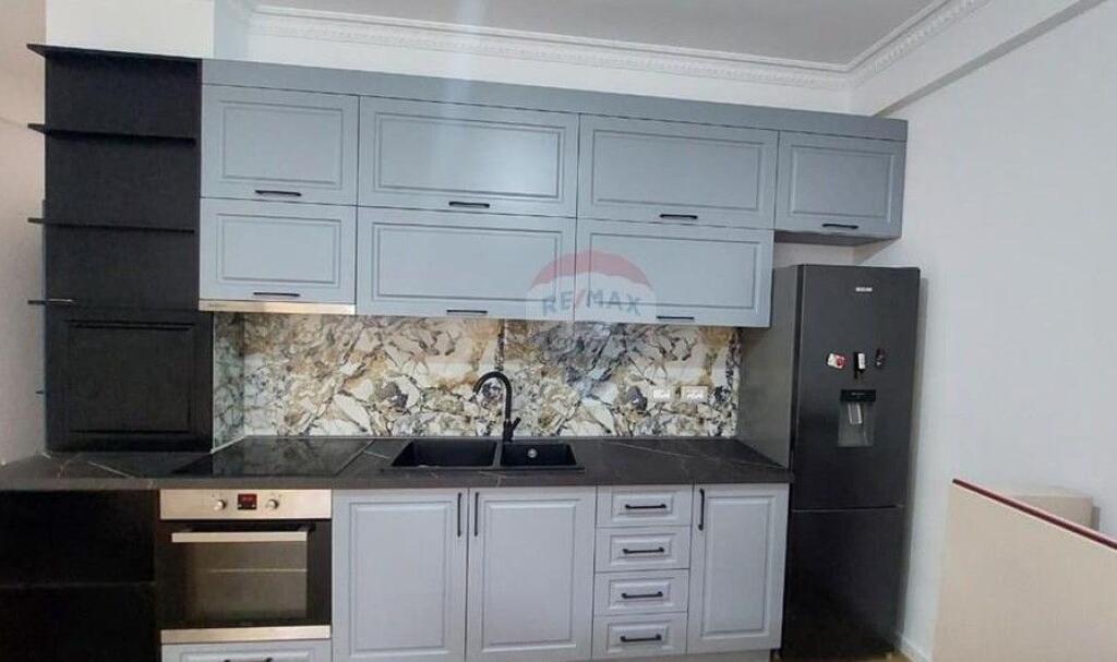 Tirane, shitet apartament 2+1 Brryli