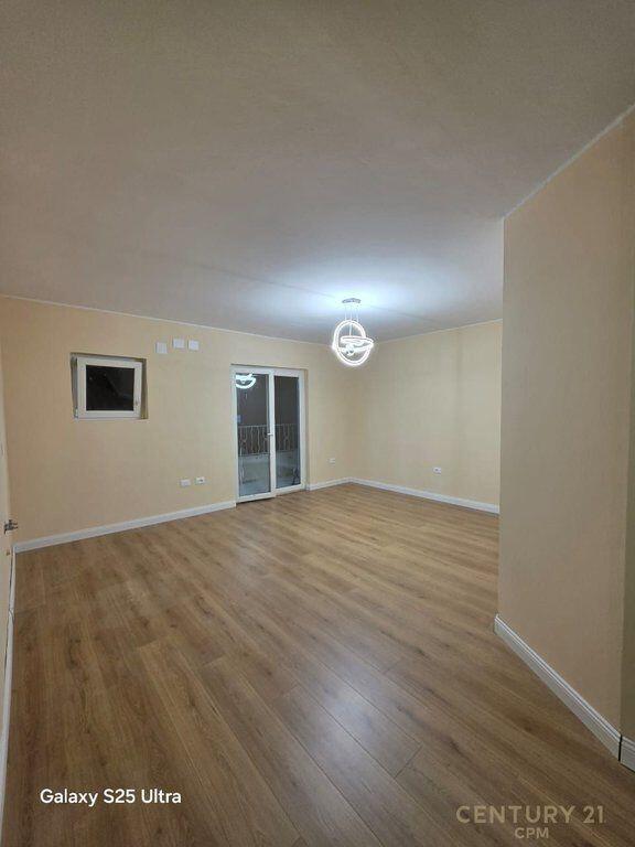 Apartament 2+1 per shitje ne Laprake, Pallatet Karavan