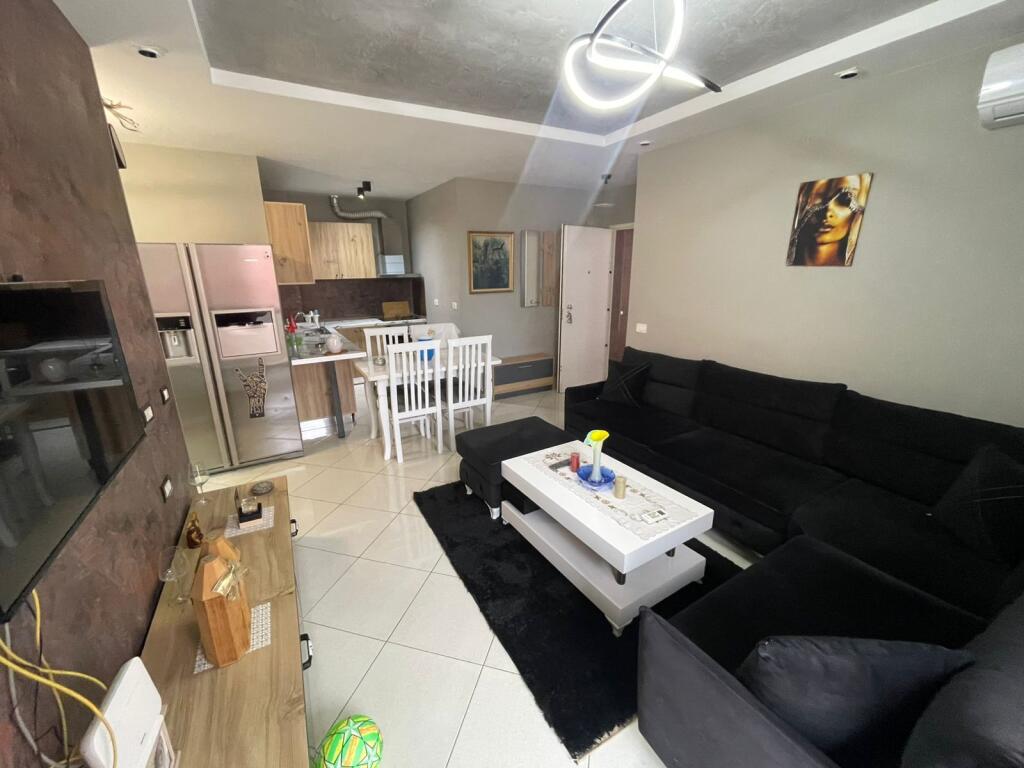 Apartament me qera 3+1 tek Kopshti Botanik