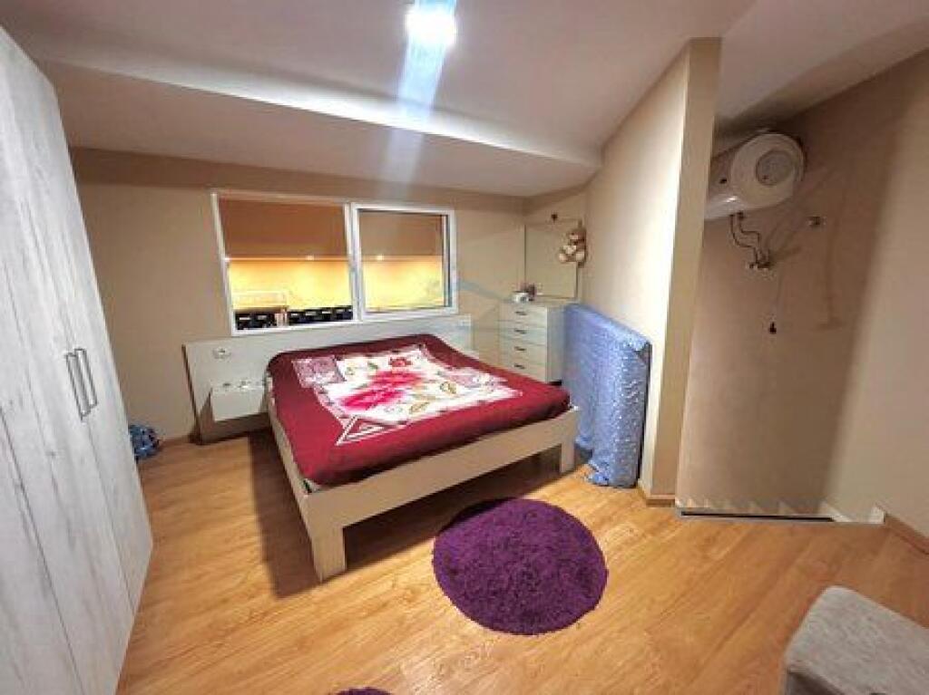 Shitet, Duplex, Liqeni i Thatë, Tiranë