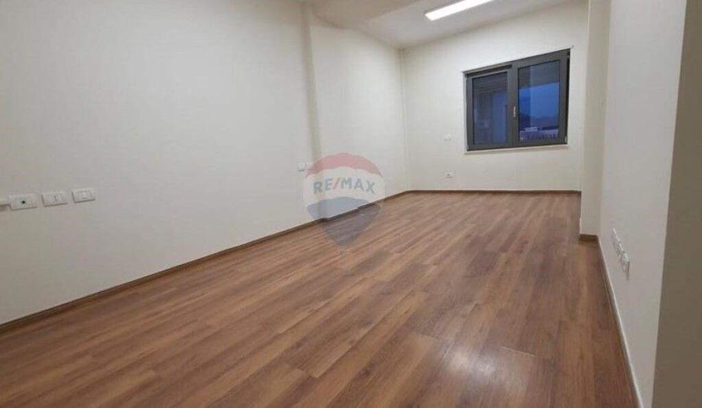 Zyrë - Për Shitje - Sheshi Karl Topia, Tiranë ID: 530221066-252