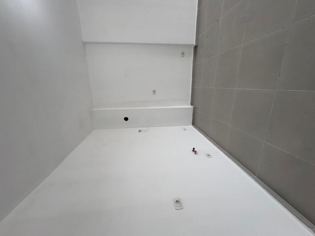 Shitet apartament 2+1